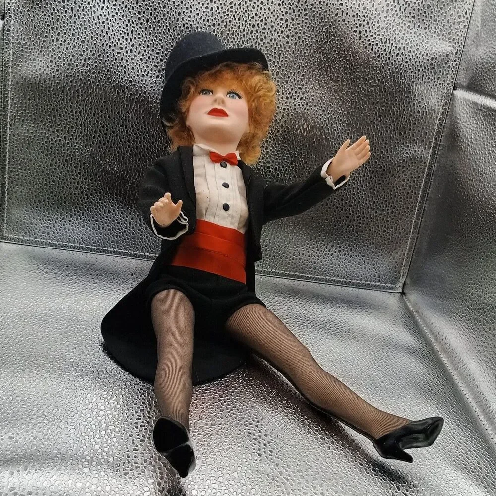 1985 Effanbee Lucille Ball Vinyl Doll – Magician Cabaret Outfit Top Hat 16